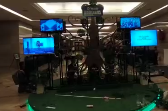 LED TV Standing - Setup display profesional untuk presentasi